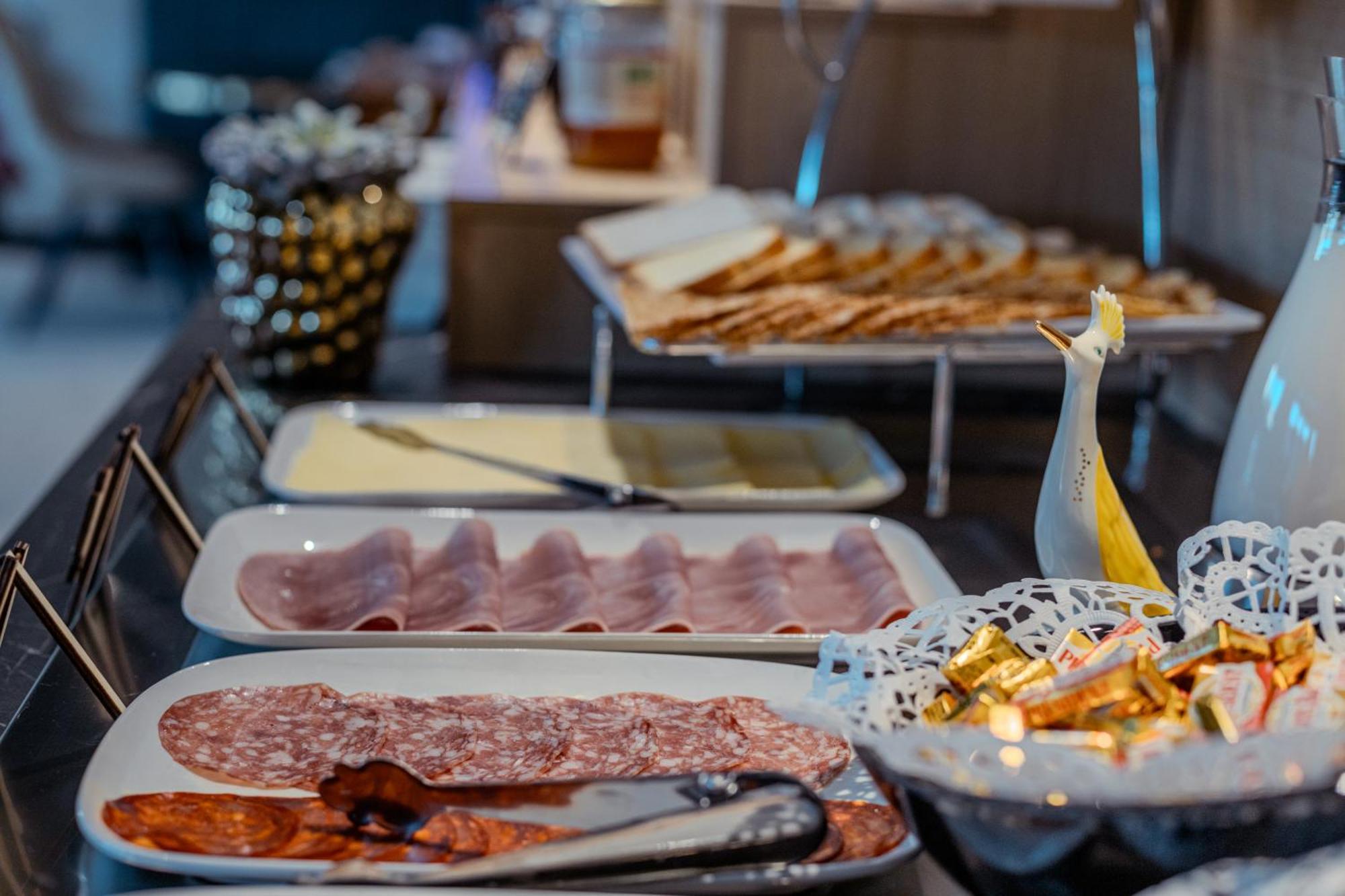 Kyriad Direct Orleans Nord - Cap Hotel Saran
